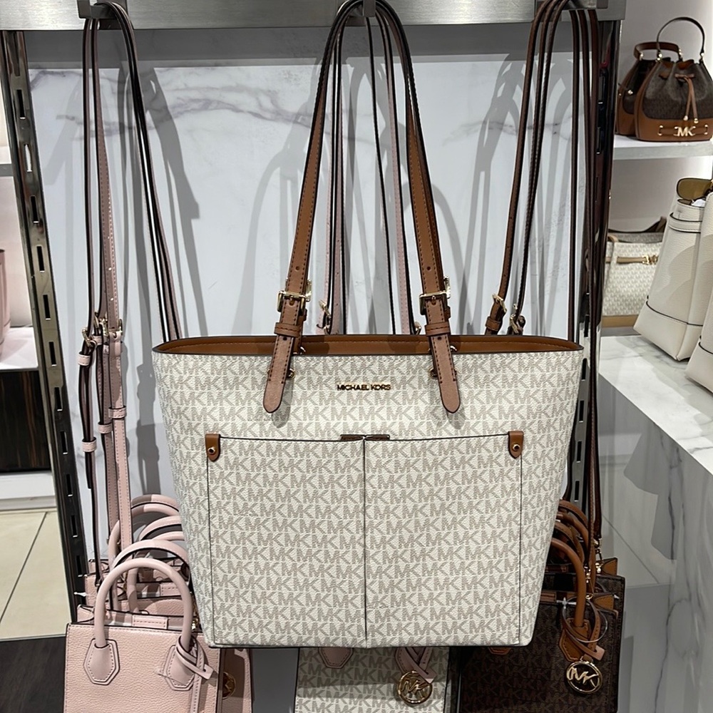 MICHAEL KORS JET SET TRAVEL MEDIUM DOUBLE POCKET TOTE 
VANILLA SIGNATURE
NWT - Picture 9 of 16